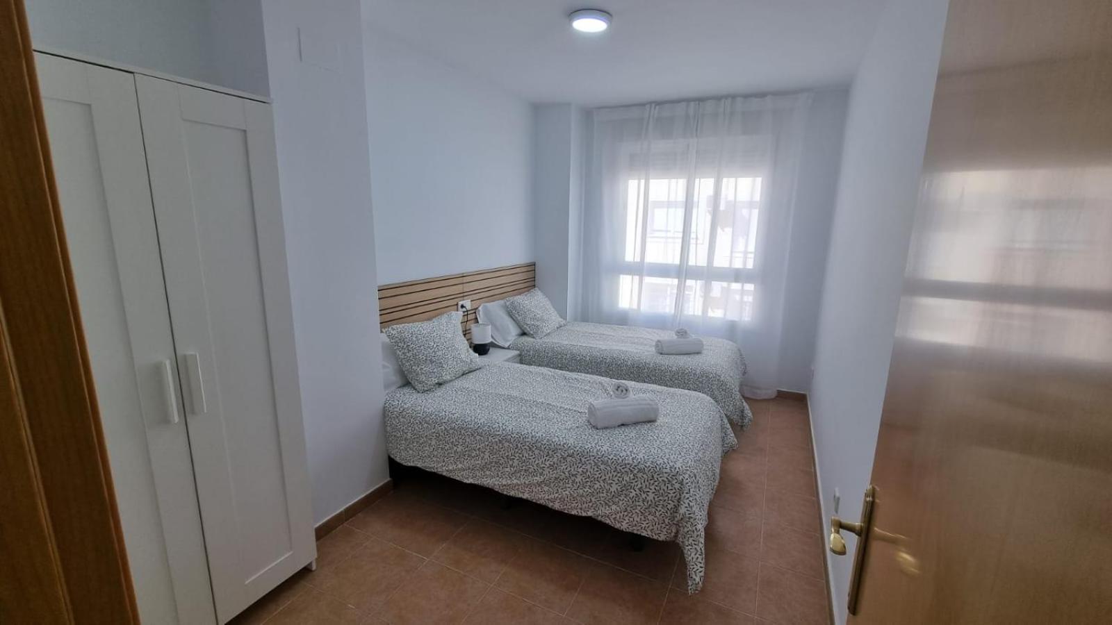 Moderno Apartamento 3 Dormitorios, Garaje Y Piscina La Algaba Exterior foto